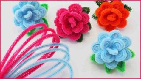 Easy DIY Pipe Cleaner Rose Tutorial | DIY Joy Projects and Crafts Ideas Roses Out Of Pipe Cleaners, Chenille Stems Crafts, Pipe Cleaner Roses How To Make, Chenille Flowers Diy, Chenille Stem Flowers, Flowers Out Of Pipe Cleaners, Pipe Cleaner Rose, Chenille Stem Crafts, Flower Making Tutorial