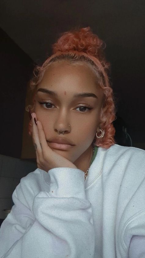 Lightskin girl pastel pink hair Pink Hair Brown Skin, Brown And Pink Hair, Dyed Curly Hair, Pastel Pink Hair, Hair Creations, Hair Brown, Pastel Hair, Color Inspo, Hair Inspo Color