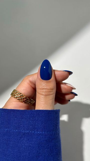 Electric Blue Nails, Cobalt Blue Nails, Regular Nail Polish, Nails Nailpolish, Round Nails, A Perfect Day, Summer Design, Nail Tutorials, Gold Nails