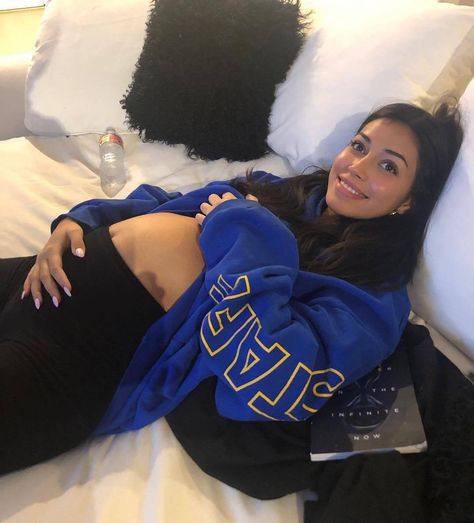 Cindy Wolfie, Kiara Falcone, Hypebeast Women, Wolfie Cindy, Pregnancy Belly Photos, Highsnobiety Fashion, Wag Dr, Aesthetic Outfits Men, Urban Aesthetic