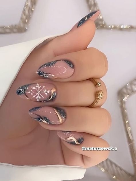 Christmas Nails Gold And White, New Years And Christmas Nails, December Nail Ideas Gel, Christmas/new Years Nails, Christmas And New Year Nails, Christmas Nails Trendy, Noel Nail, January Nail Designs, New Years Nail Art