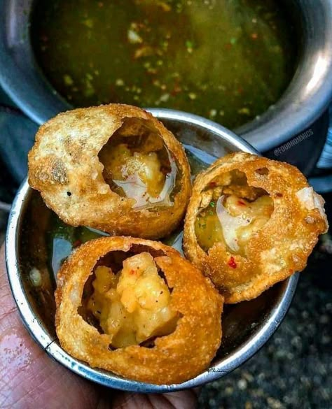 Paani Puri Snap, Pani Puri Snap, Pani Puri Aesthetic, Paani Puri, Indian Fast Food, Amazing Food Photography, Eating Food Funny, Pani Puri, Soul Food Dinner