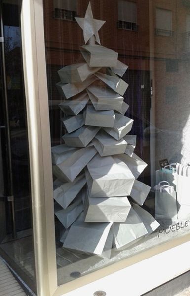 The #gift bag #Christmas tree display idea. Actually, I think these are simply brown kraft bags. Brill! Winter Window Display, Boutique Window Displays, Christmas Shop Window, Christmas Tree Pink, Holiday Window Display, Window Display Retail, Window Display Ideas, Tree Display, Christmas Window Display