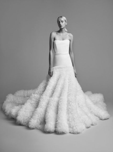 Discover Viktor & Rolf Bridal Autumn 2018 Collection Wedding Dresses Boho, Most Beautiful Wedding, Most Beautiful Wedding Dresses, Kampot, Nature Dress, Dresses Boho, Haute Couture Dresses, Dior Haute Couture, Viktor Rolf