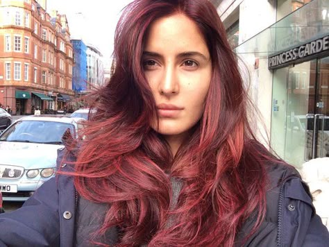 Katrina kaif #fitoor . Katrina Kaif Without Makeup, Katrina Kaif Body, Red Hair With Bangs, Red Hair Looks, Katrina Kaif Photo, Bollywood Aesthetic, Hair Color Inspiration, Parineeti Chopra, Anushka Sharma