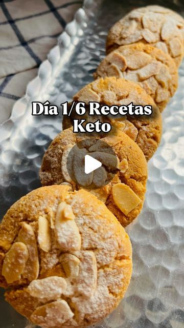 Nutricionista Funcional • Madeline Fagua on Instagram: "Receta de galletas KETO aquí 🟠  Ingredientes: ✏️ •1 huevo •3 cucharadas de mantequilla ghee  •1 cucharadita de vainilla  •2 cucharaditas de stevia líquida   •Media taza de harina de almendra  •1 cucharadita de polvo para hornear  •1 cucharadita de canela   Anímate a preparar esta delicia porque te prometo que te encantarán! 😋  #recetasketo #galletasketo #galletassaludables #postresketo #recetassaludables #keto #dietaketo" Spanish Barbie, Galletas Keto, Postres Keto, Recetas Keto, Mousse Cake, Ghee, Keto Dessert, Stevia, Biscuits