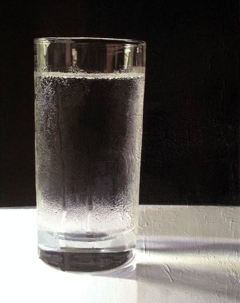 Glass of water (oil on canvas) Artist / Emma May Riley Art Mini Toile, Hyper Realistic Paintings, Illusion 3d, Glass Of Water, Realistic Paintings, Daily Painting, Hyperrealism, Photorealism, Still Life Art