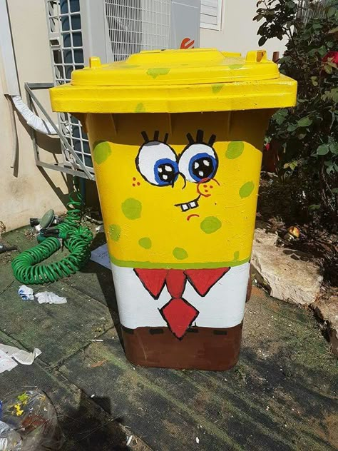 Creative Trash Bin Design, Painted Trash Cans, Creative Garden Decor, Flower Pot Crafts, Diy Crafts Paper Flowers, Geek Humor, Garbage Can, Trash Bins, Room Makeover Inspiration