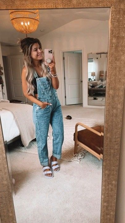 Jean Overall Outfits Summer, Overall Outfits Summer, Jean Overall Outfits, Hot Mom Outfits, Denim Overalls Outfit, Mom Style Summer, Summer Pregnancy Outfits, Trendy Mom Outfits, Mom Fits