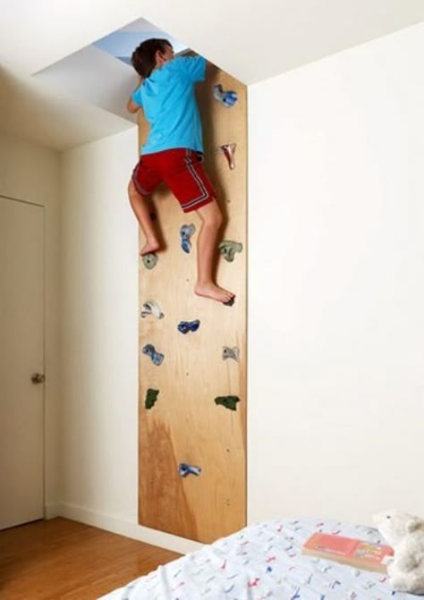 A rock climbing wall that leads to a secret room. | 32 Things That Belong In Your Child’s Dream Room درج السلم, Teenage Boy Room, Kids Climbing, Rock Climbing Wall, Secret Room, Rock Wall, Secret Rooms, Play Space, Boys Room Decor