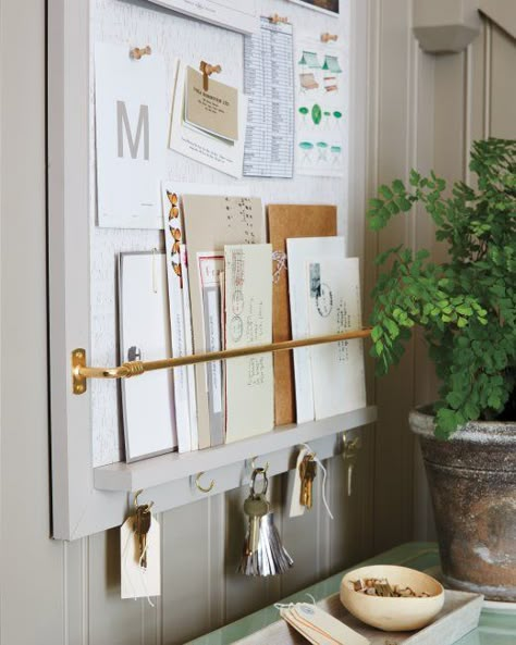 How to eliminate paper clutter forever - The Inspired Room - image via Martha Stewart Martha Stewart Organizing, Command Center Ideas, Command Center Kitchen, Home Command Center, Command Centers, Space Saving Bathroom, Family Command Center, Memo Boards, Entryway Organization