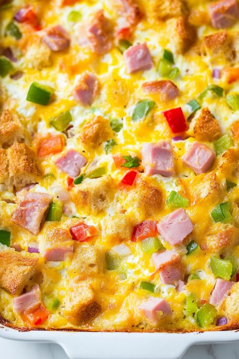 Easy Breakfast Casserole Omelet Cajun Breakfast Casserole, Leftover Ham Recipes Breakfast, Ham Breakfast Casserole Recipes, Veggie Breakfast Casserole, Ham And Egg Casserole, Hawaiian Breakfast, Ham Breakfast Casserole, Egg Bake Casserole, Christmas Breakfast Casserole