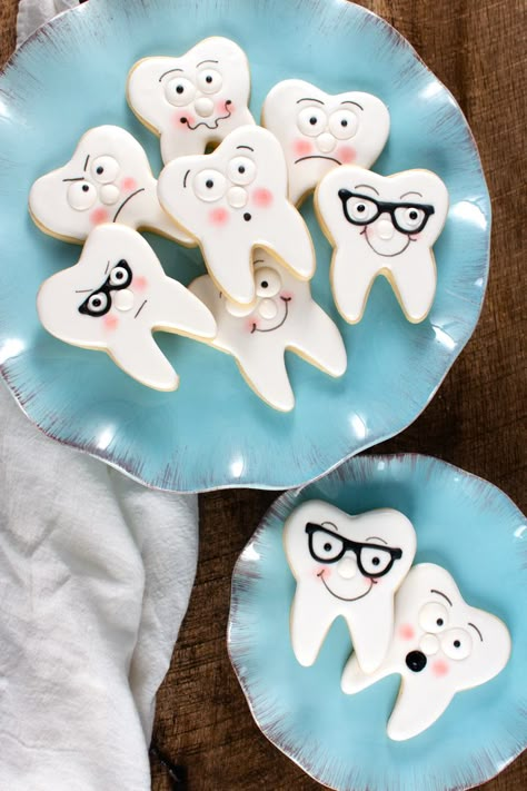 Teeth Cookies Decorated, Tooth Party Ideas, Teeth Cookies, Dentist Cookies, Teeth Cake, Decorated Cookies Royal Icing, Dentist Cake, Tooth Cookies, Medical Cookies