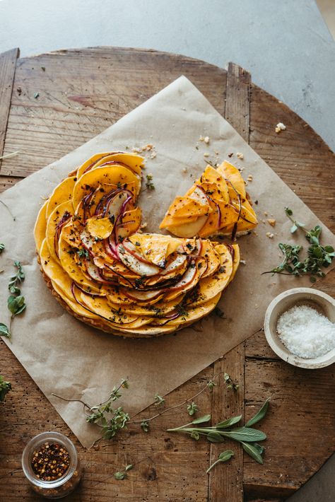 Butternut Squash and Ricotta Tart Ricotta Butternut Squash, Butternut Squash Pie Recipe, Garden Food Ideas, Butternut Squash Tart, Squash And Ricotta, Thanksgiving Main Course, Squash Tart, Butternut Squash Recipes Easy, Savory Butternut Squash