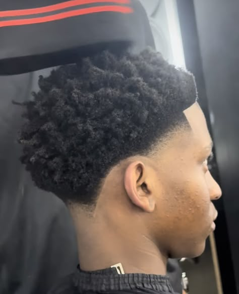 Mini Fro Hairstyles, Mini Afro Taper Fade Black Men, Tapered Hairline Black Men, Taper Homme Noir, Mini Afro Men, Black Taper Fade, Low Taper Fade Afro, Temp Fade Black Men, Afro Taper Fade Black Men