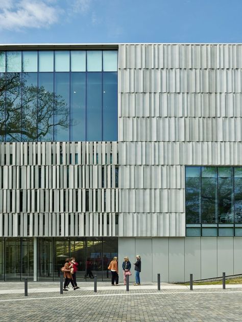 Eskew Dumez Ripple clads museum in fluted precast stone facade Precast Concrete Panels, Wood Facade, Greenwich Connecticut, Facade Panel, Stone Quarry, Concrete Facade, Stone Facade, Stone Panels, Wooden Staircases