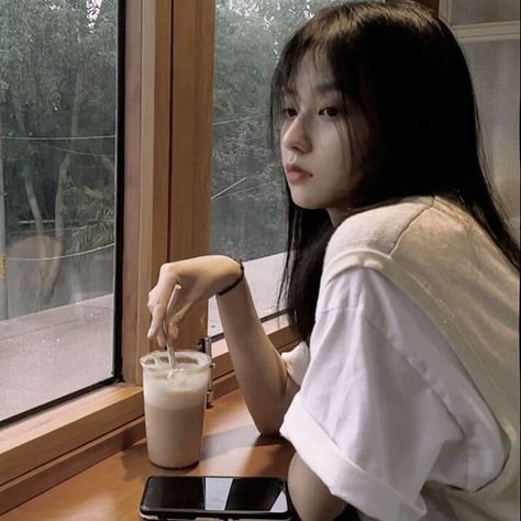 My Quiet Life Aesthetic, Introvert Girl Aesthetic, Introvert Aesthetic, Numbers Aesthetic, Introvert Vibes, Korean Lifestyle, South Korean Girl, Introvert Girl, Avril Lavigne Style