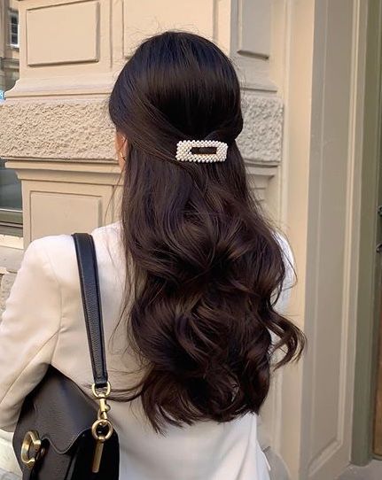 Aesthetic Hair, Dark Hair, Hairstyle Ideas, Hair Looks, Old Money, Cute Hairstyles, My Hair, Hair Inspo, Hair Inspiration