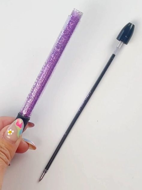 Rsvp Pens Diy, Making Pens With Resin, Diy Ink Pens Ideas, Decorated Pens Diy, How To Make Glitter Pens With Epoxy, Uv Resin Glitter Pens, Glitter Ink Pens, Decorative Pens Diy, Floating Glitter Pens