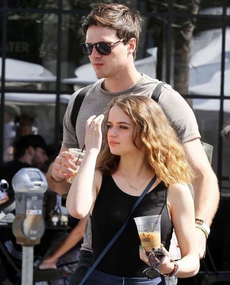 Joey King And Jacob Elordi, Elle And Noah, Tall Boy Short Girl, Tall Boyfriend Short Girlfriend, Short Girlfriend, Noah Flynn, Tall Boyfriend, Riverdale Cole Sprouse, The Kissing Booth