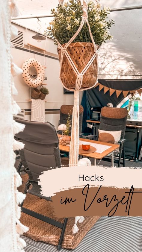 Ramona & René | Camping & Interior 🤎 | Hacks im Vorzelt ⛺️ Heute geben wir euch mal einen kleinen Einblick in unser Vorzelt. Denn neben Tisch und Stühlen, haben wir hier noch das... | Instagram Zelt Camping Hacks, Camping Interior, Interior Hacks, Zelt Camping, Camper Hacks, Camping Hacks, Camping, Instagram