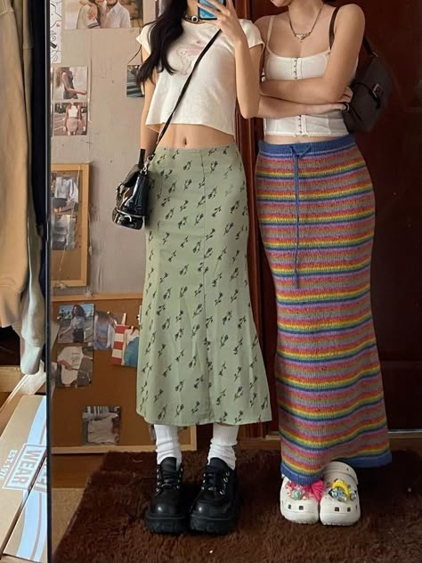 Rok Outfit, Midi Skirt Outfit, Looks Black, Easy Trendy Outfits, Floral Retro, Looks Chic, 가을 패션, Skirt Outfit, Mode Vintage