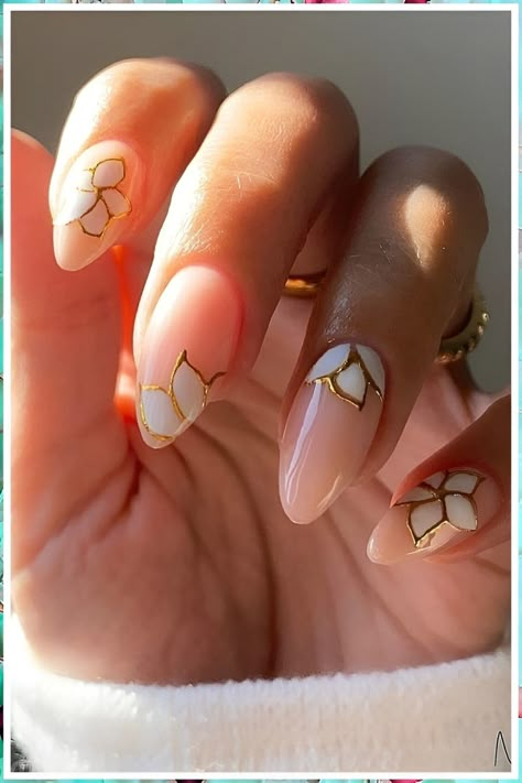 30 Majestic Glass-Stained Nail Art Designs To Make You A Queen August Nails, Graduation Nails, Flower Nail Art, Manicure Y Pedicure, Classy Nails, Floral Nails, Fancy Nails, Chic Nails, Gold Nails