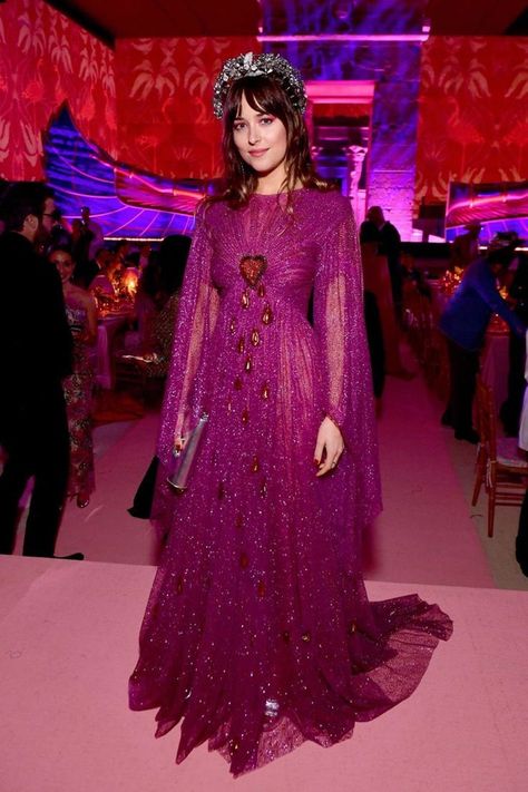 Dakota Johnson Met Gala, Dakota Jhonson, Dakota Mayi Johnson, Dakota Johnson Style, Met Ball, Sophisticated Outfits, Gala Dresses, Evening Dresses Elegant, Celeb Style