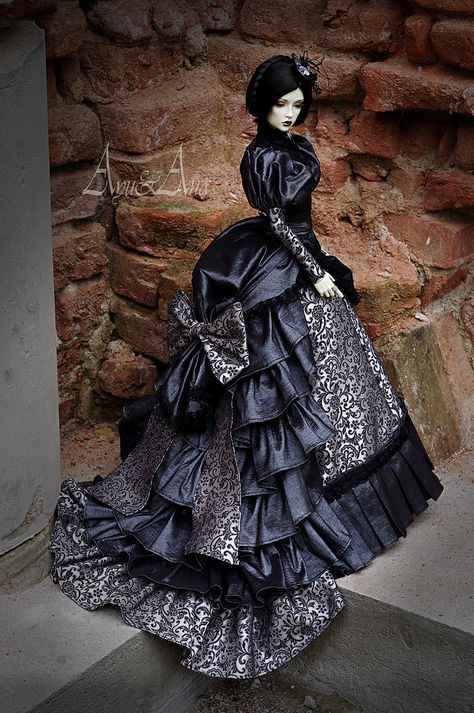 Victorian Dress Pattern, Victorian Fashion Dresses, Barbie Gowns, Victorian Dolls, Gothic Dolls, Victorian Clothing, Unique Dolls, Jointed Dolls, Gothic Outfits