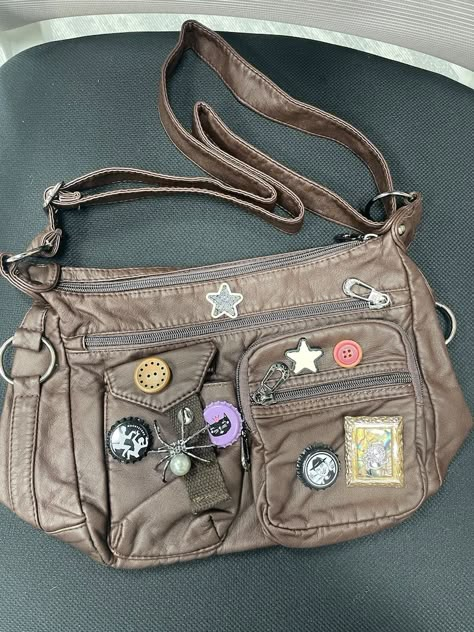 Cute Bags Aesthetic, Grunge Bags, Messenger Bag Aesthetic, Messenger Bag Pattern, Messager Bag, Look 80s, Girl Patches, Messanger Bag, Pattern Crossbody Bag