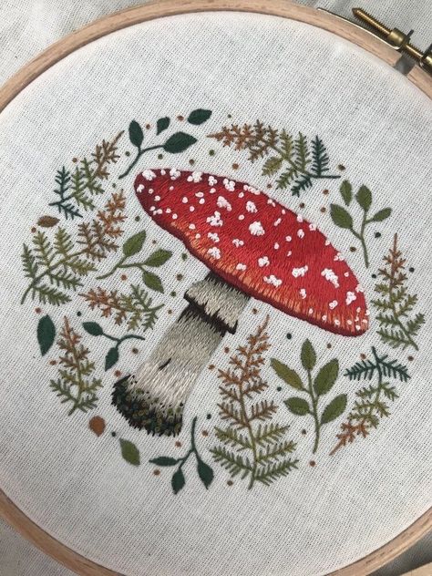 Embroidery Toadstool, Thread Painting Embroidery, Cottagecore Embroidery, Cute Embroidery Patterns, Mushroom Embroidery, Fly Agaric Mushroom, Fly Agaric, Thread Painting, Cute Embroidery