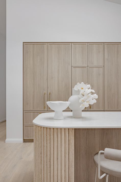 Modern-kitchen-cabinets-lumiere-lakes Coastal Luxe Interiors Kitchen, Timber Panelling Kitchen, Timber Look Kitchen Cabinets, Modern Timber Kitchen, Round Kitchen Bench, Curved Kitchen Bench, Round Island Bench, Kitchen With Curved Island, Timber Island Bench