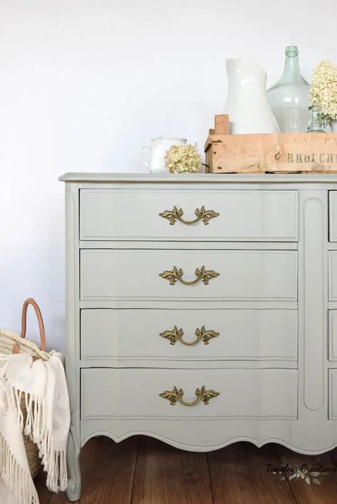 Vintage Dresser Painted, Modern Vintage Dresser, Modern French Provincial Dresser, French Provincial Dresser Makeover Diy, French Provincial Girls Bedroom, French Provential Dresser, Modern French Provincial Bedroom, Dresser Color Ideas, Parisian Dresser