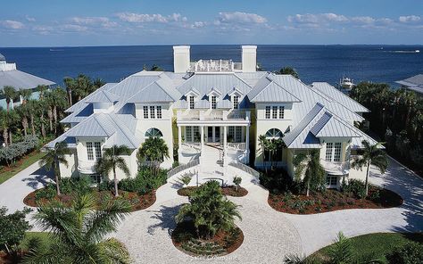 Harmon - Beach Estate driveway | bởi The Sater Group, Inc. Beach Mansion Floor Plan, Beach Mansion Exterior, Beach House Driveway, Beach House Mansion, Estate Driveway, Large Beach House, Beach House Luxury, Houses Photography, Coastal Home Exterior