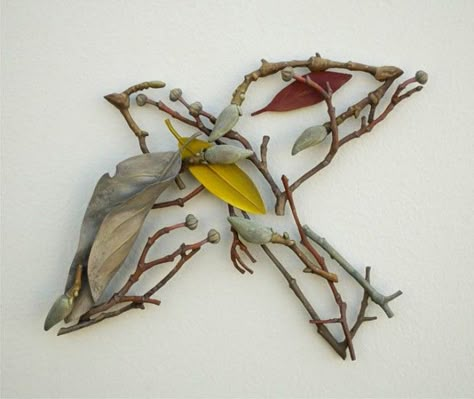 Artist Ron Isaacs Nature Sculpture Ideas, Root Craft, Landart Ideas, Branch Sculpture Art, Land Art Ideas, Owl Nature Craft, Stick Sculpture Nature, Twig Crafts, Twig Art