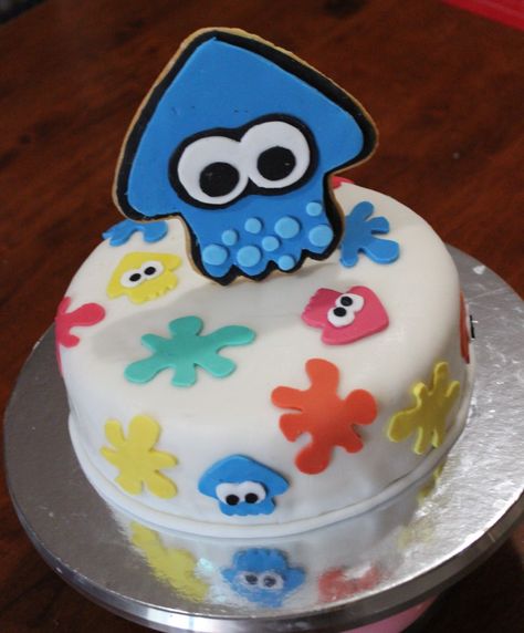 Splatoon Cake Ideas, Splatoon Cookies, Splatoon Party, Splatoon Themed Birthday Party, Splatoon Cake, Mem Cakes Splatoon, Giant Squid Birthday Cake, Candy Cake, Creative Birthday Cakes