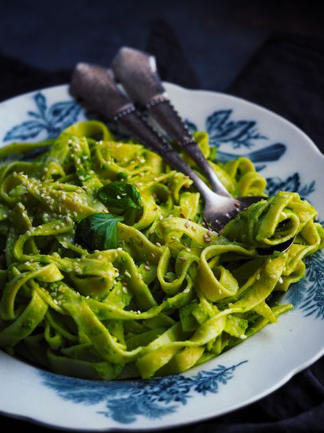 Vegan Green Pea Pasta Pesto Green Pea Pasta, Pea Pasta, Pea Pesto, Pasta Pesto, Lentil Pasta, Me And My Sister, Vegan Pesto, Green Sauce, Gluten Free Pasta