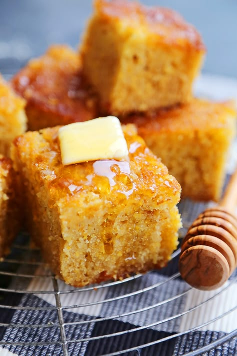 Honey Butter Cornbread – The Comfort of Cooking Easy Moist Cornbread Recipe, Cake Cornbread, Homemade Honey Butter, Vegan Cornbread, Delicious Cornbread, Moist Cornbread, Buttermilk Cornbread, Cornbread Recipes, Honey Cornbread