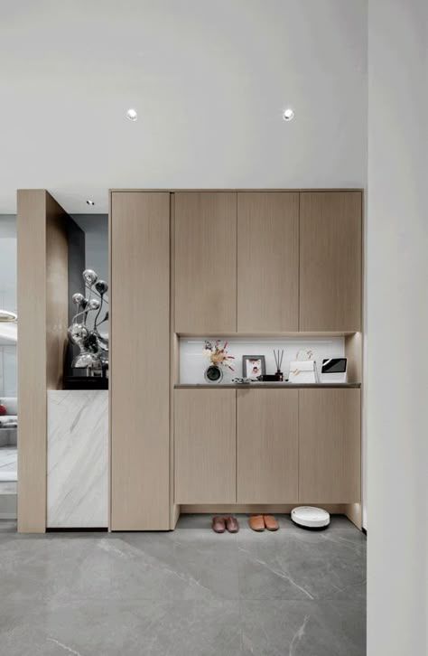 Shoes Cabinet Design, Modern Closet Designs, Foyer Cabinet, Shoe Storage Design, Shoe Cabinet Design, Muji Home, Doors Wardrobe, Entry Storage, Shoe Cabinet Entryway