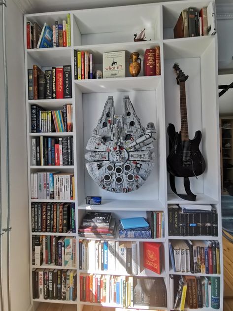 Star Wars Display, Lego Shelves, Lego Room Ideas, Studio In Casa, Lego Porsche, Lego Room Decor, Geek Room, Nerd Room, Star Wars Room