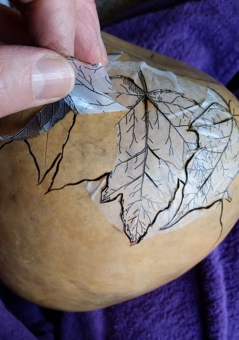 Carved Gourds Ideas, Gourd Carving Ideas, Gourd Art Patterns, How To Dry Gourds, Visual Design Ideas, Gourds Diy, Birdhouse Gourds, Gourd Carving, Gourd Ideas