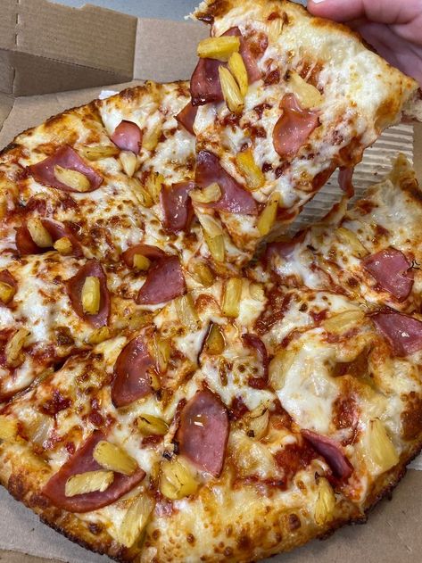 @Dominos Hawaiian Pizza with Ham & Pineapple Mexican Chicken Tinga Recipe, Hoagie Dip Recipe, Homemade Hawaiian Pizza, Italian Hoagie Dip, Autumn Sleepover, Cafe Smoothie, Smoothie Business, Hawaiian Pizza Recipe, Hoagie Dip