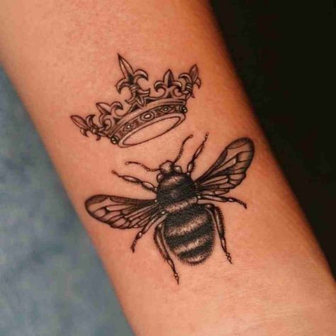 Bee And Crown Tattoo, Gucci Bee Tattoo, Bee Crown Tattoo, Bee Tattoo Shoulder, Bee Chest Tattoo, Bee Tatoos Ideas, Bee Tattoo Men, Queen Bee Tattoo Ideas, Honey Bee Tattoo Ideas