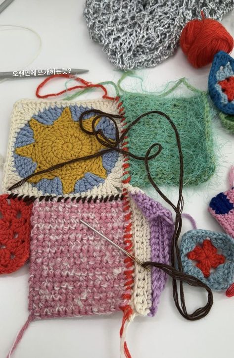 Free Form Crochet Tutorial, Freeform Crochet Blanket, Knitted Blanket Squares, Learning To Embroider, Form Crochet, Crochet Fashion Patterns, Yarn Thread, Textile Crafts, Freeform Crochet