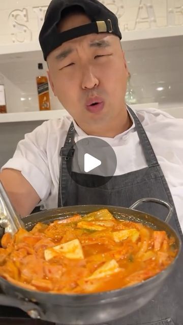 bà nội 👵🏻 | Asian Food Recipes on Instagram: "Kimchi stew aka kimchi jjigae #koreanrecipe 🎥: @chefchrischo #asianfood #asiancuisine #kimchi #asiancooking #recipeoftheday #spam" Kimchi Stew Recipe Easy, Kimchee Soup, Kimchi Jigae Recipe, Kimchi Recipe Ideas, Kimchi Jjigae Recipe, Kimchi Stew Recipe, Kimchi Soup, Kimchi Ramen, Kimchi Stew