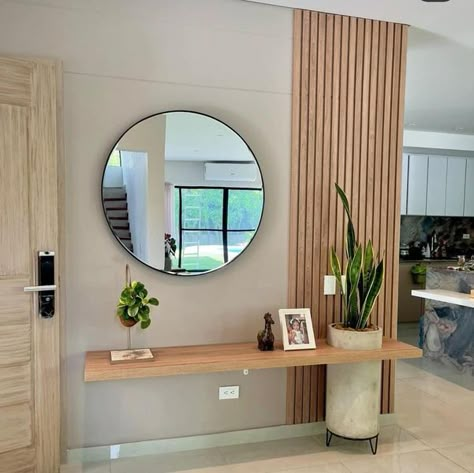 Ideas para decorar tu hogar | Recibidores modernos ♥️♥️ | Facebook Outdoor Entryway Decor, Hall Entrada, Home Hall Design, Entry Hallway, Hall Design, Home Entrance Decor, Home Entrance, Studio Apartment Decorating, Living Room Mirrors