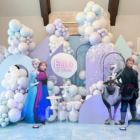 Elsa Balloon Decoration, Frozen Birthday Theme Decorations, Frozen Birthday Decoration Ideas, Modern Frozen Birthday Party, Frozen Themed Birthday Party Decoration, Frozen Decoration Ideas, Frozen Birthday Backdrop, Frozen Birthday Decor, Frozen Party Backdrop