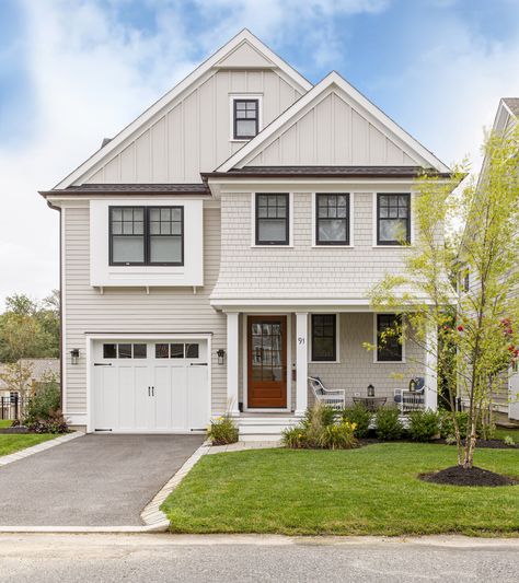 The Narrumson — CMM Custom Homes Cream Home Exterior, Houses With Black Windows, Hardie Shingle Siding, Hardie Plank Siding, Outdoor House Colors, Traditional Exterior Homes, Off White Paint Colors, Ocean View Home, Ship Bottom