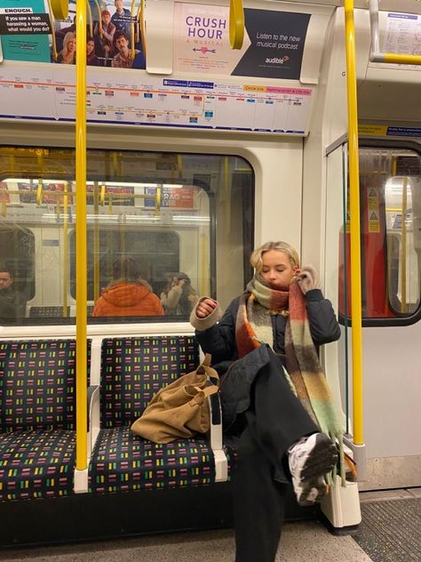 Subway Fashion, Uk Autumn, London Pics, Frazzled English Woman, London Dreams, London Living, London Lifestyle, London Aesthetic, London Baby