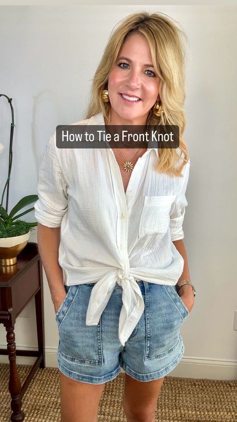 Tying Shirts Knot, Tying A Knot In A Shirt How To, Tying Shirts Knot Diy, How To Tie A Knot In A Shirt, How To Tie A Shirt Knot Button Up, How To Tie A Blouse Knot, Tying A Shirt Knot, Shirt Tying Hacks, How To Tie A Button Down Shirt